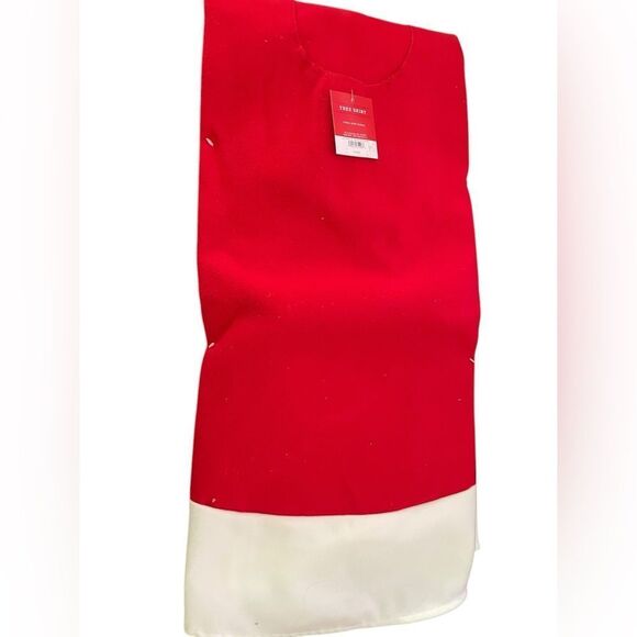 461 CHRISTMAS TREE SKIRT - Picture 3 of 3